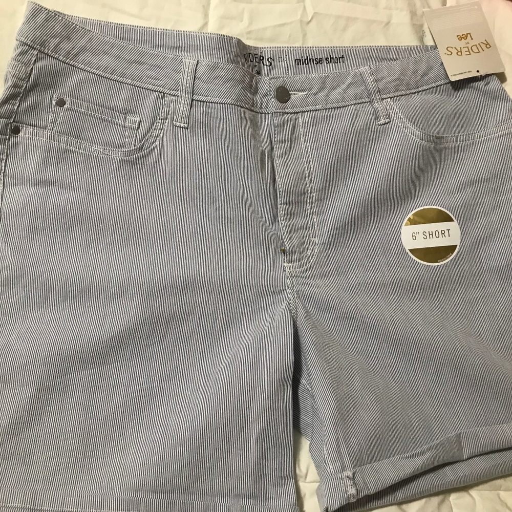 Shorts - Picture 3 of 3